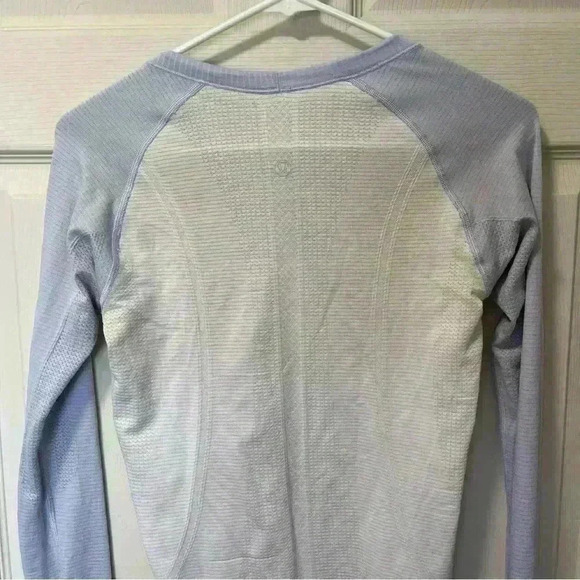 Luluemon Women's Swiftly Tech White And Blue Long Sleeve Sz 6 - Picture 6 of 8